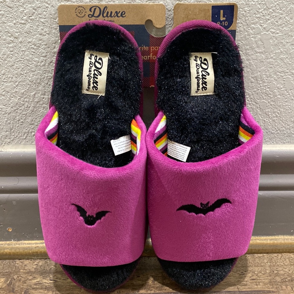 Women's Large 9-10 DLUXE by Dearfoams Magenta Bat Halloween Slippers